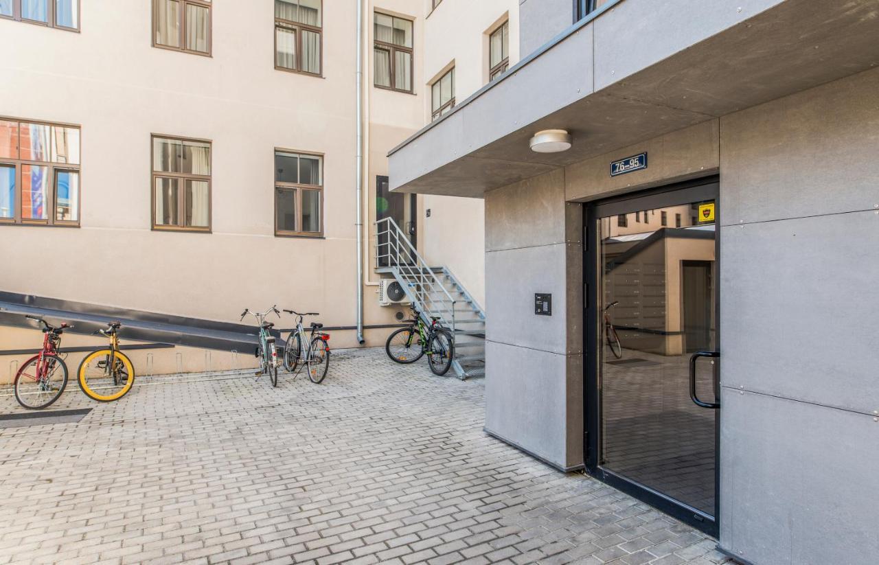 Cozy Modern Studio - Great For Short Trips Рига Экстерьер фото