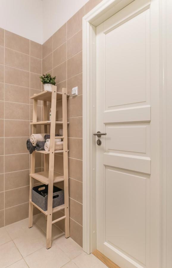 Cozy Modern Studio - Great For Short Trips Рига Экстерьер фото